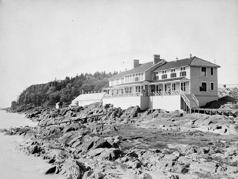 Ce bâtiment construit en 1893 servait d'hôtel pour les passagers de seconde classe. Trois hôtels furent ainsi créés pour les passagers de première, de seconde et de troisième classes.